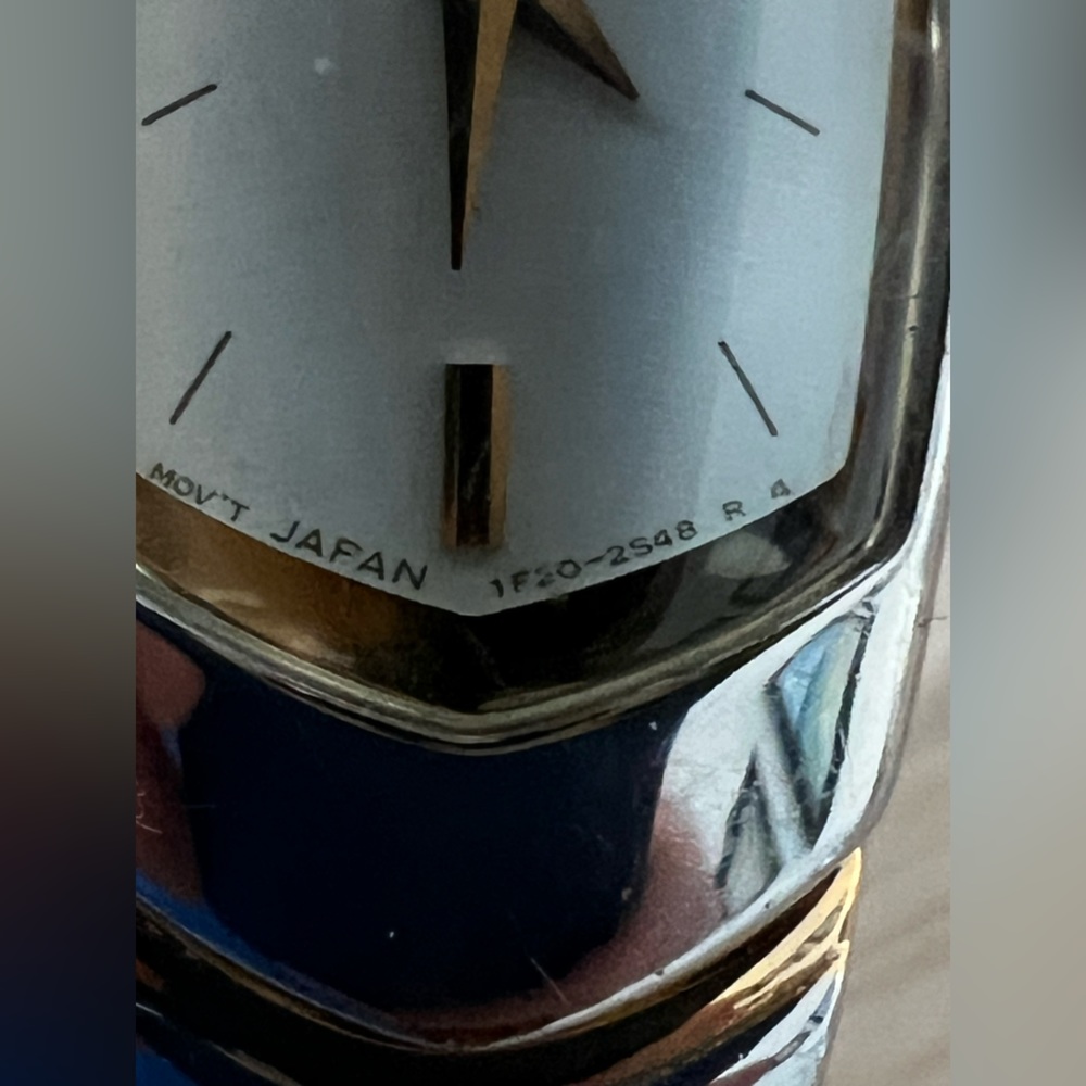 Seiko Rare Vintage Ladies Watch Curved Crystal White Dial Two-Tone Bracelet - Picture 10 of 15